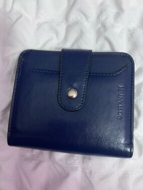 Bostanten Navy Leather Fold Wallet with Snap Closure